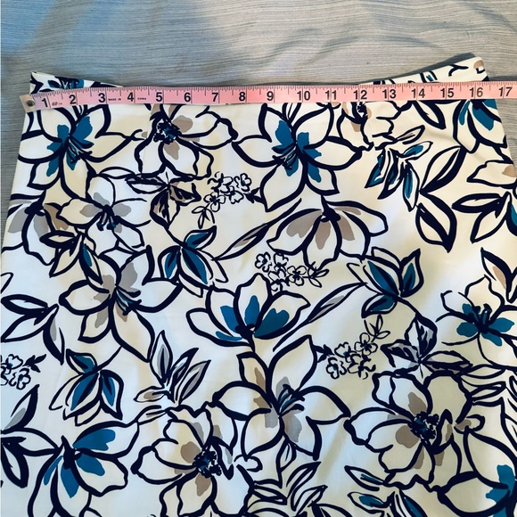 Teal blouse with teal and black highlights on a white skirt. - Picture 7 of 15